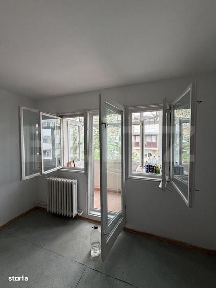 Apartament cu 2 camere semidecomandat în Craiovița Nouă