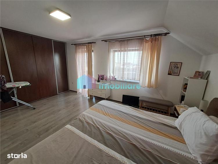 Casă cu 4 camere în Bulai