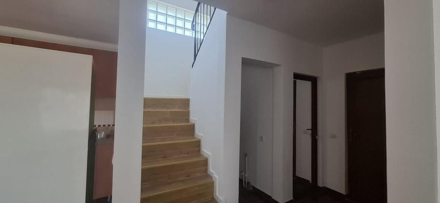 Casă cu 8 camere cu Canalizare în Exterior Nord