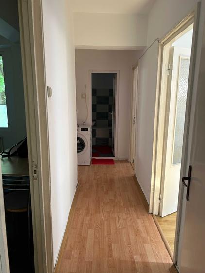 Apartament cu 3 camere semidecomandat în Boldești