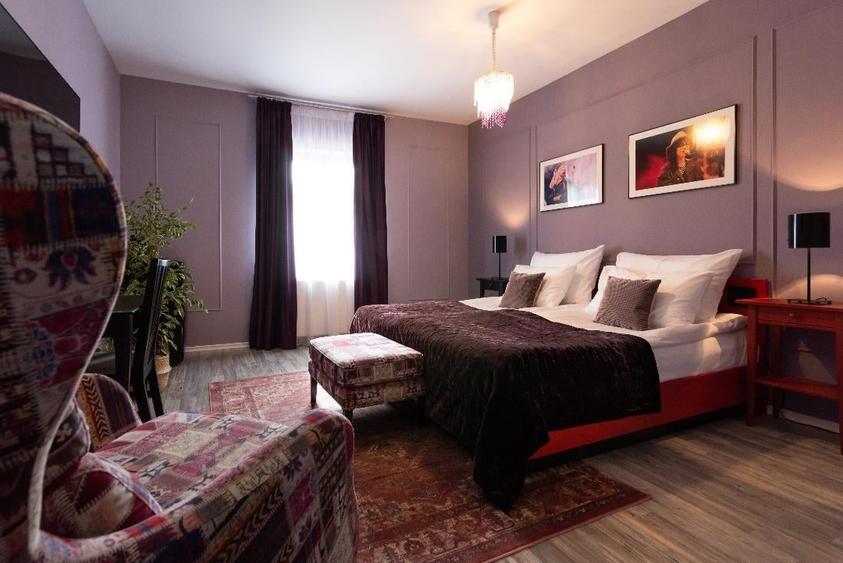 Hotel/Pensiune, de 24 mp, în Sasca Montană
