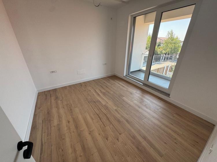 Casă individuală cu 4 camere cu Canalizare în Tunari