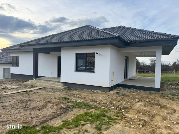 Casă cu 4 camere în Satu Nou de Jos