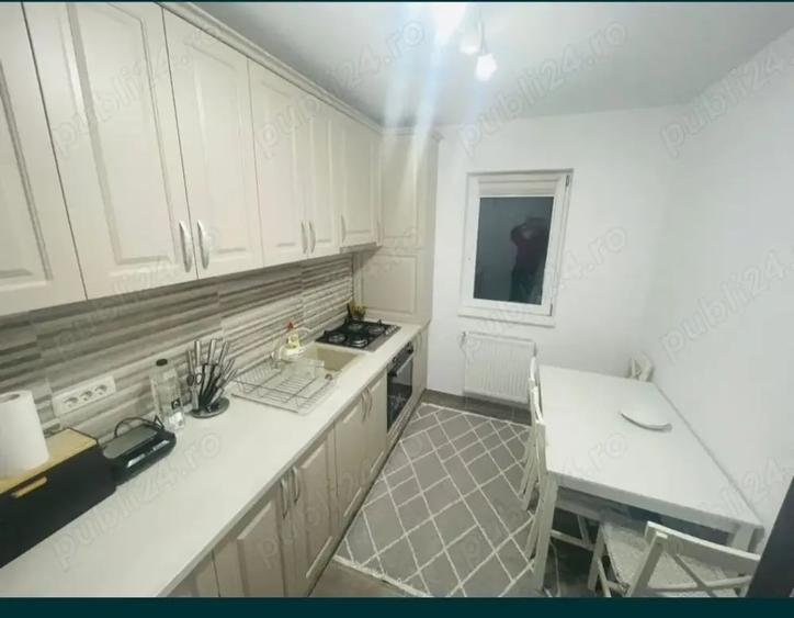 Apartament cu 3 camere decomandat în Dobroești