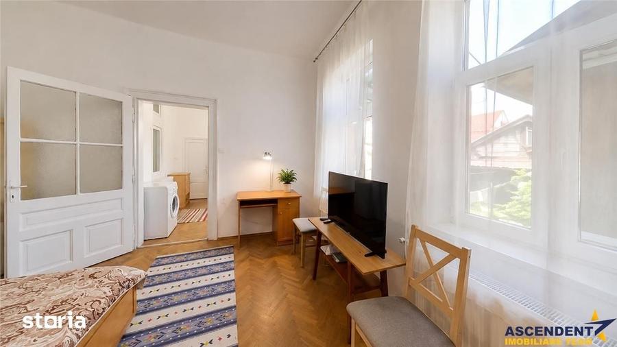 Corp de casa cu 2 imobile, intrari separate, pod si beci generos, Cent - 7
