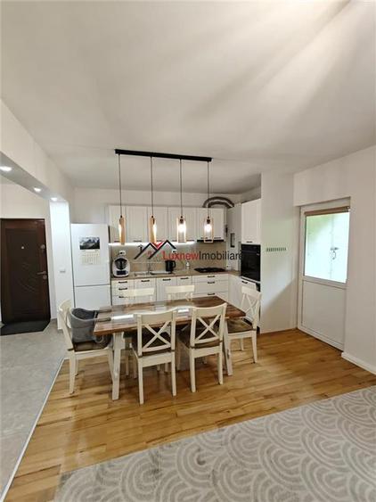 Apartament cu 3 camere semidecomandat, mobilat în Florești
