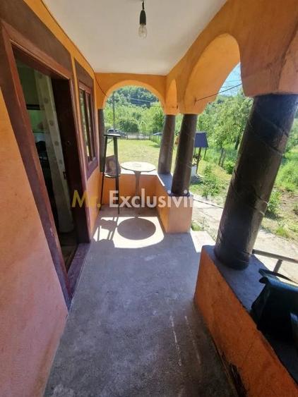 Casă cu 2 camere cu Teren 1150 Mp în Boțești