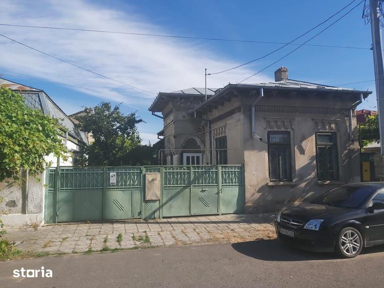 Casă cu 6 camere cu Teren 469 Mp în Central