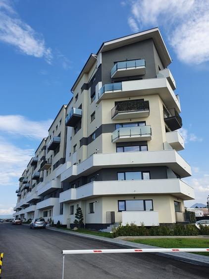 Apartament cu 3 camere decomandat în 13 Decembrie