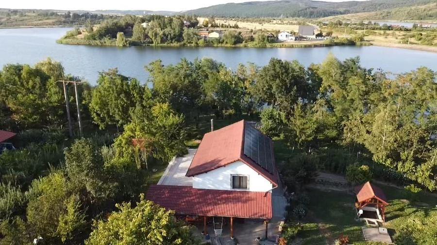 Casă cu 4 camere în Săcel
