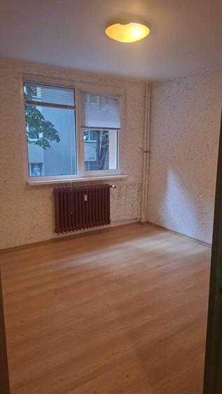 Apartament cu 3 camere decomandat în Dristor