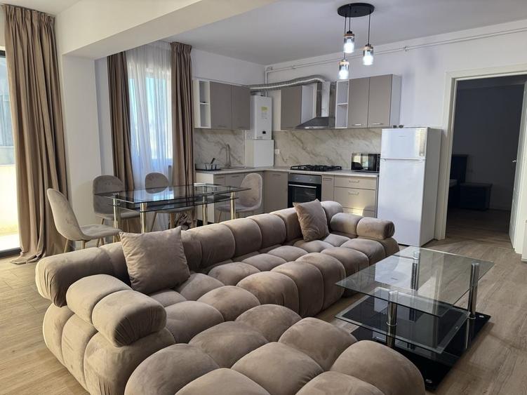 Apartament cu 3 camere decomandat în Exterior Vest