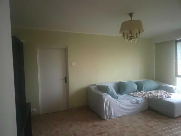 Apartament cu 3 camere semidecomandat în Titan