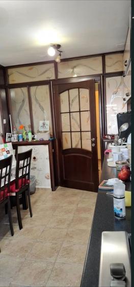 Apartament cu 3 camere decomandat în Lacul Tei