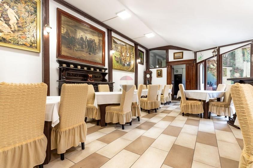 Casă individuală cu 11 camere cu Teren 792 Mp în Central
