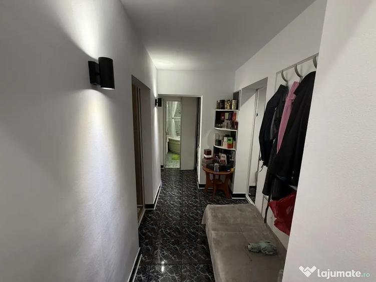 Apartament cu 4 camere decomandat în Central