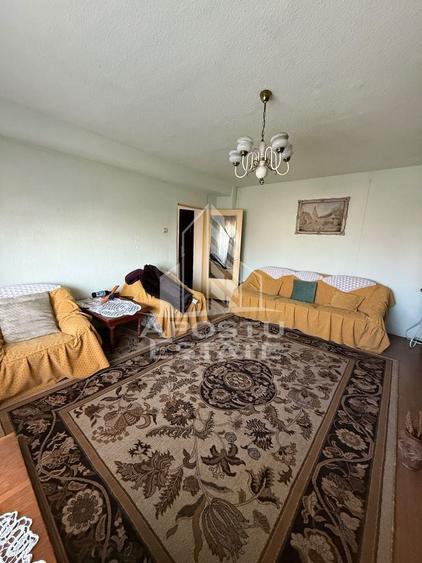 Apartament cu 3 camere decomandat, mobilat în Găești