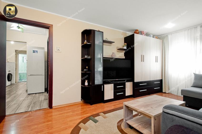 Apartament cu 3 camere decomandat în Micro 16
