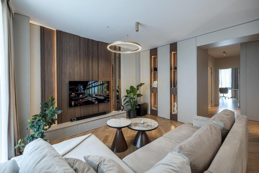 Apartament cu 3 camere decomandat, mobilat în Aradului