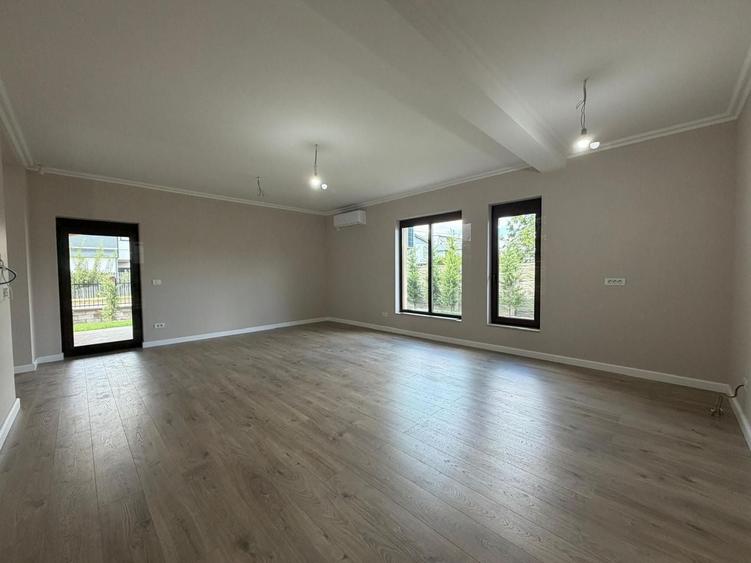 Duplex cu 5 camere cu Canalizare în Dumbrăvița