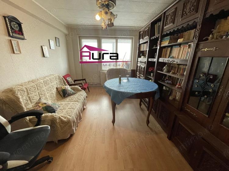 Apartament cu 3 camere decomandat în E3