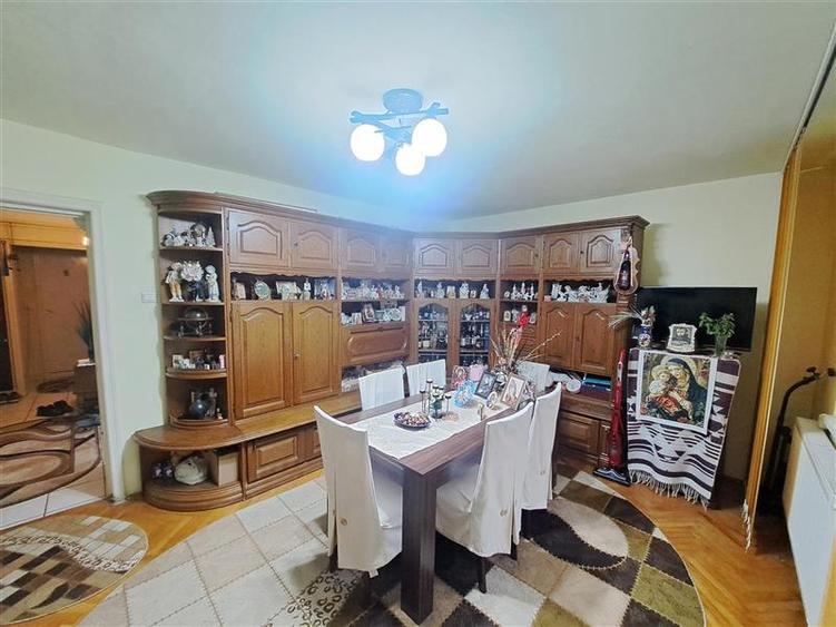 Apartament cu 3 camere decomandat, mobilat în Soarelui