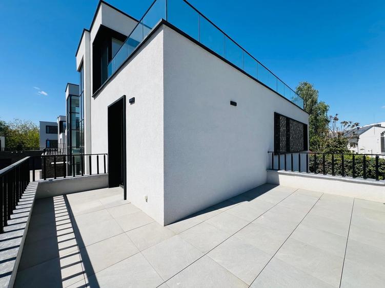 Casă cu 5 camere cu Piscina în Exterior Nord
