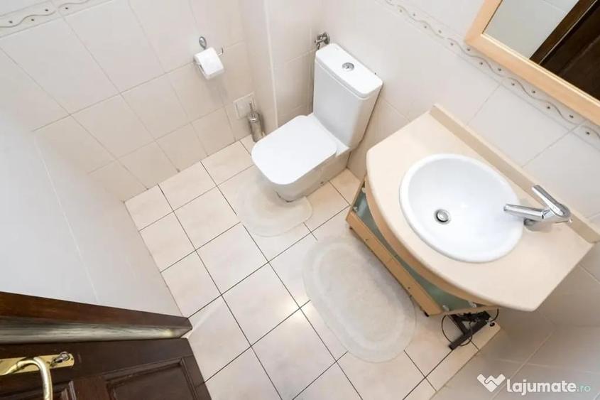 Apartament cu 5 camere decomandat, mobilat în Armeneasca