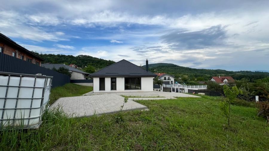 Casă individuală cu 5 camere cu Canalizare în Exterior Est