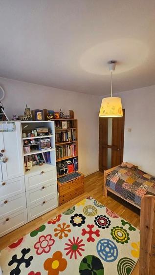 Apartament cu 3 camere decomandat, mobilat în Tineretului