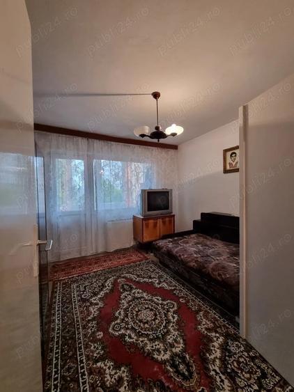 Apartament cu 3 camere semidecomandat în Govândari