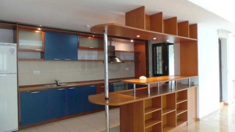Apartament cu 4 camere decomandat în Aviatorilor