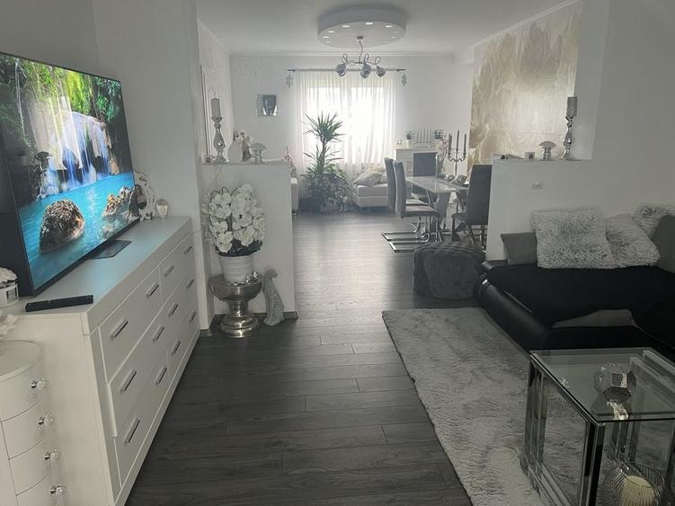 Casă cu 4 camere cu Teren 700 Mp în Central