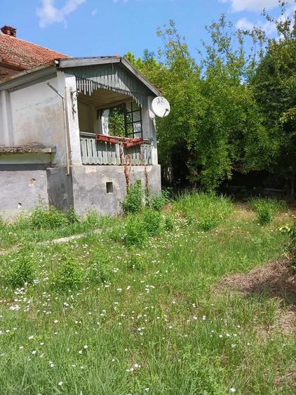 Casă cu Teren 1900 Mp în Central