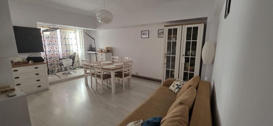 Apartament cu 3 camere decomandat în Brazda lui Novac