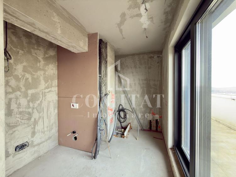 Apartament cu 4 camere semidecomandat în Zorilor