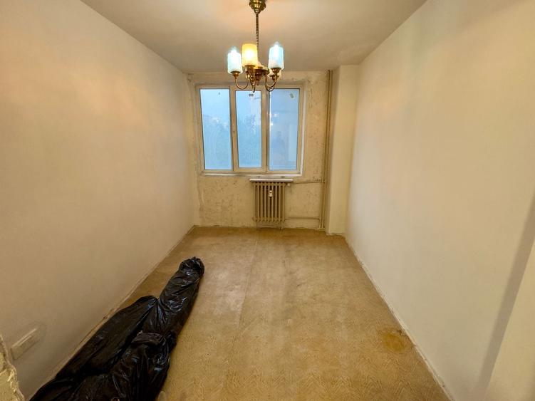 Apartament cu 3 camere decomandat în Lujerului