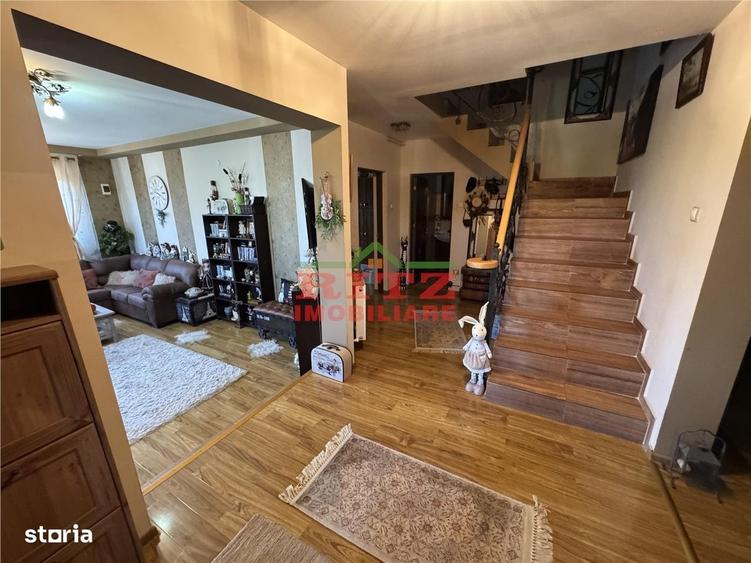 Casă cu 4 camere în Central