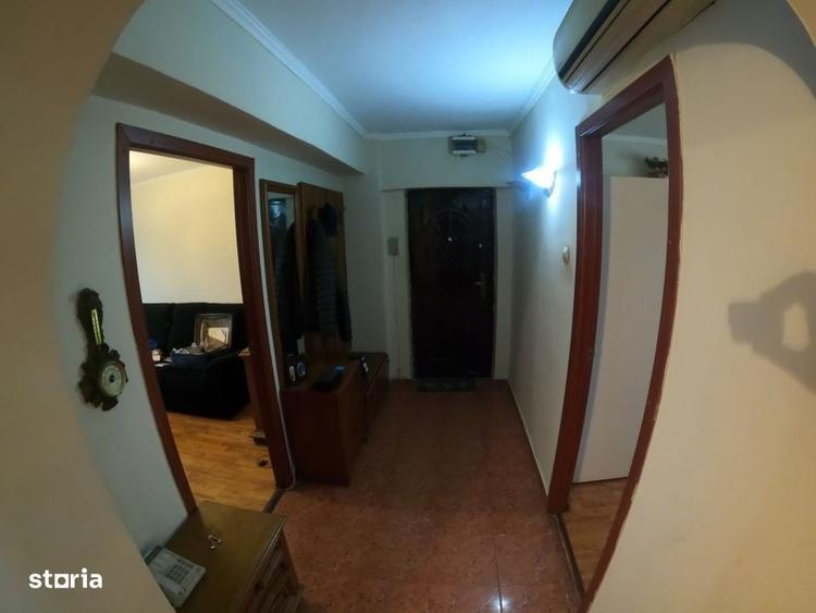 Apartament cu 3 camere decomandat în Uiești