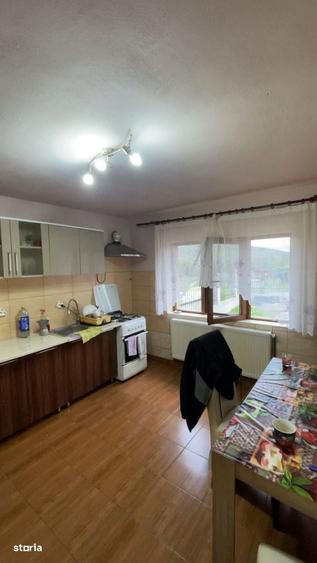 Casă cu 4 camere cu Teren 800 Mp în Spătac