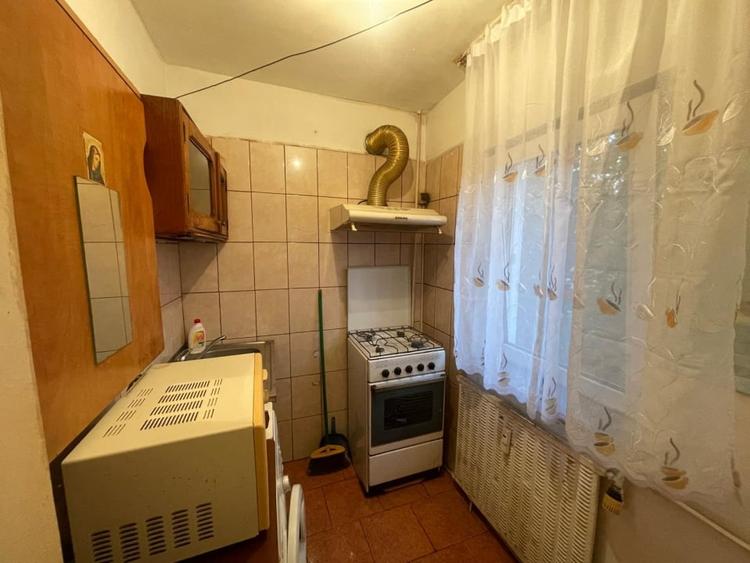 Garsonieră decomandată, mobilată în Rovine
