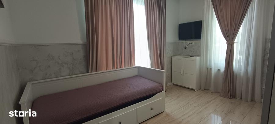 Casă cu 10 camere cu Teren 1274 Mp în Calea București