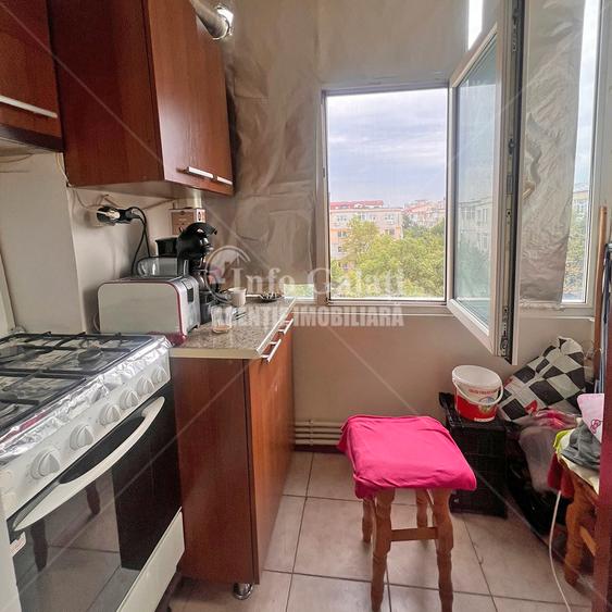 Apartament cu 3 camere în Micro 20