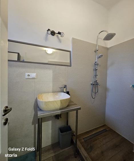 Casă cu 4 camere cu Teren 240 Mp în Central