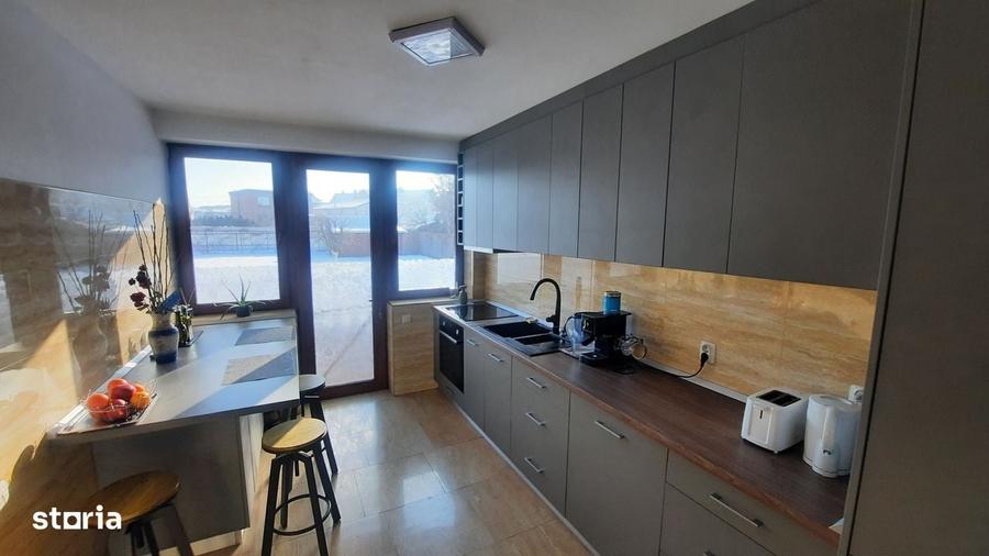 Casă cu 4 camere cu Teren 1514 Mp în Central