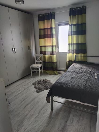 Apartament cu 4 camere decomandat în Spătaru