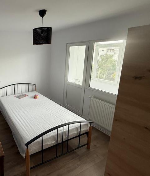 Apartament cu 2 camere decomandat în Podu Roș