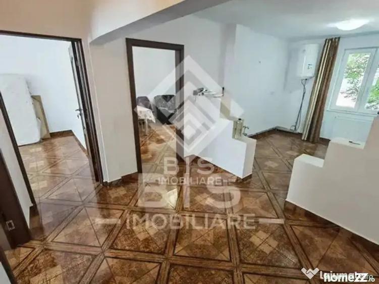 Apartament cu 4 camere decomandat în Independenței