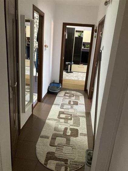 Apartament cu 2 camere decomandat, mobilat în Titan