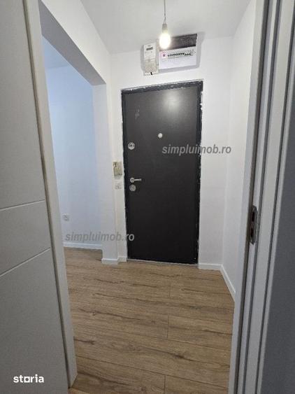 Apartament cu 3 camere semidecomandat în Giurgiului